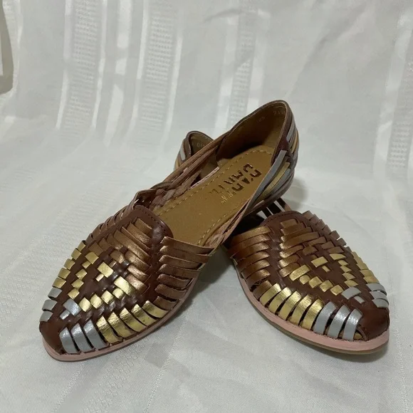 Traditional sandals - Picture 1 of 5